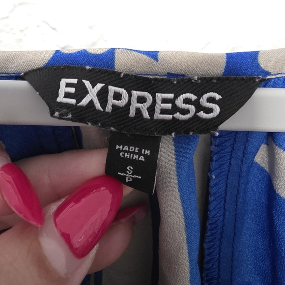 Express Blue and Tan Hearts Top - Picture 5 of 7